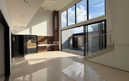 Casa com 4 Suítes