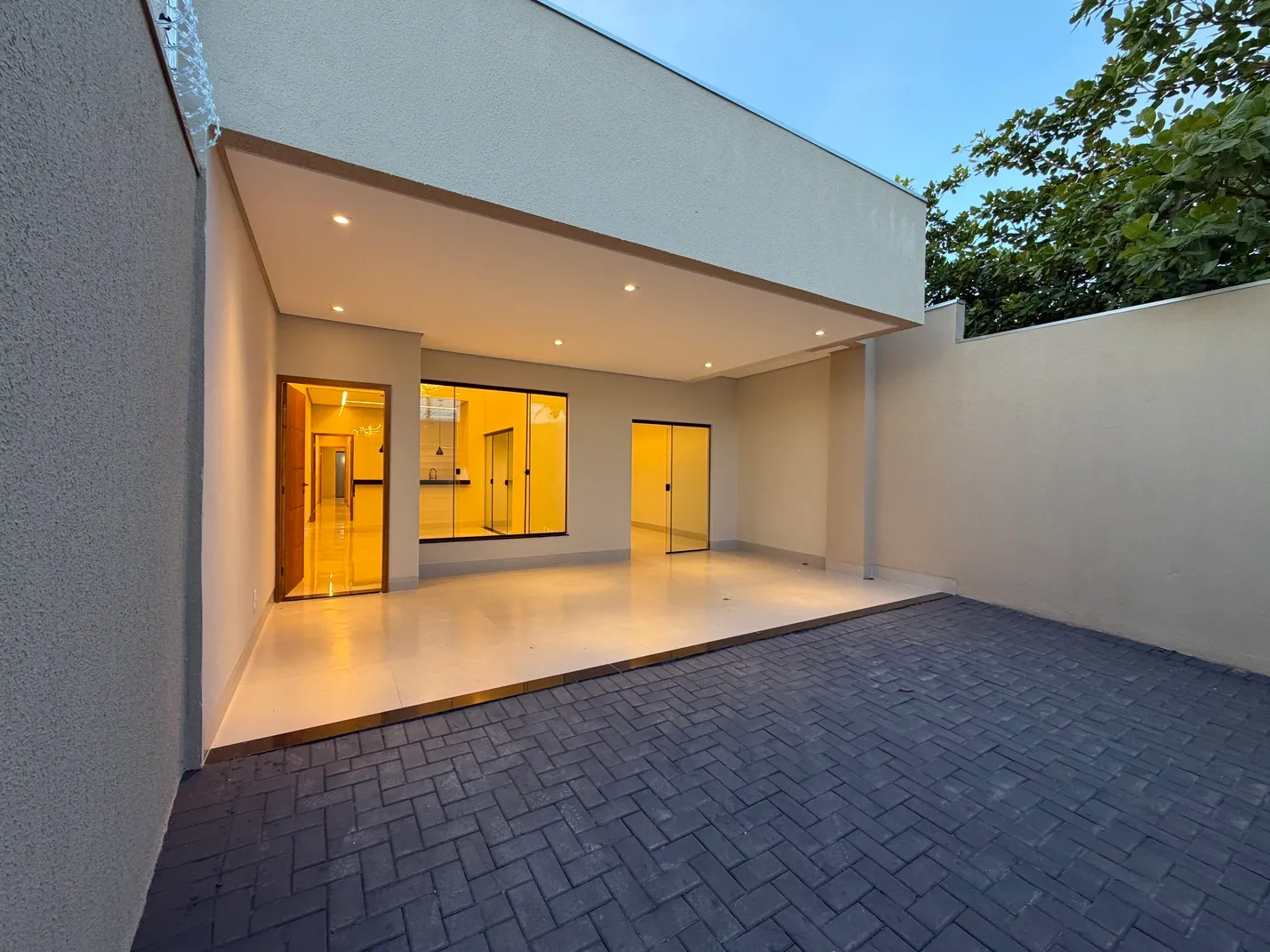 Casa com 3 Suítes na 1003 Sul