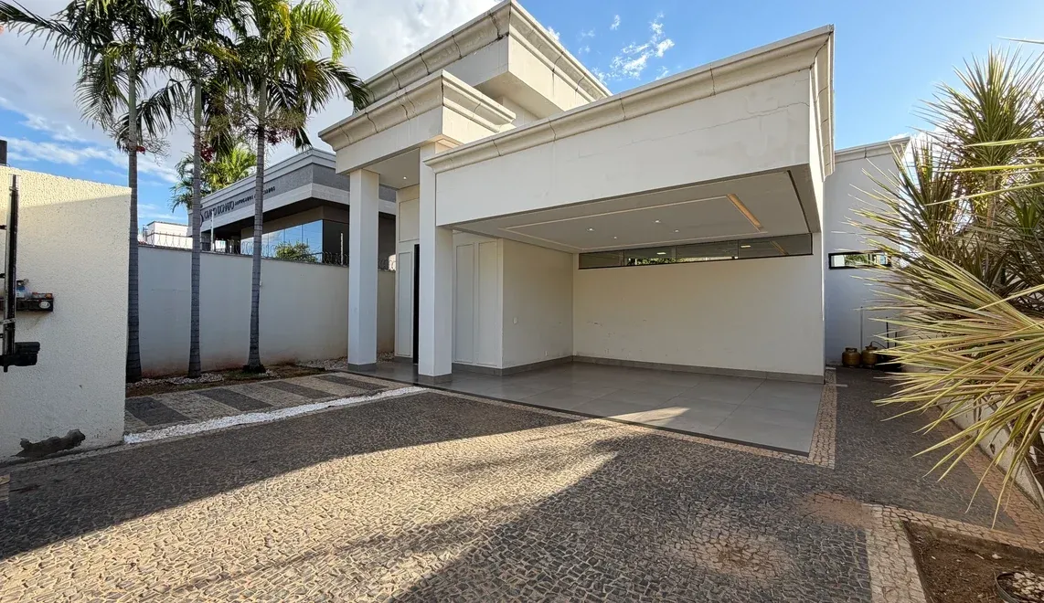 Casa com 3 Suítes Plenas na 206