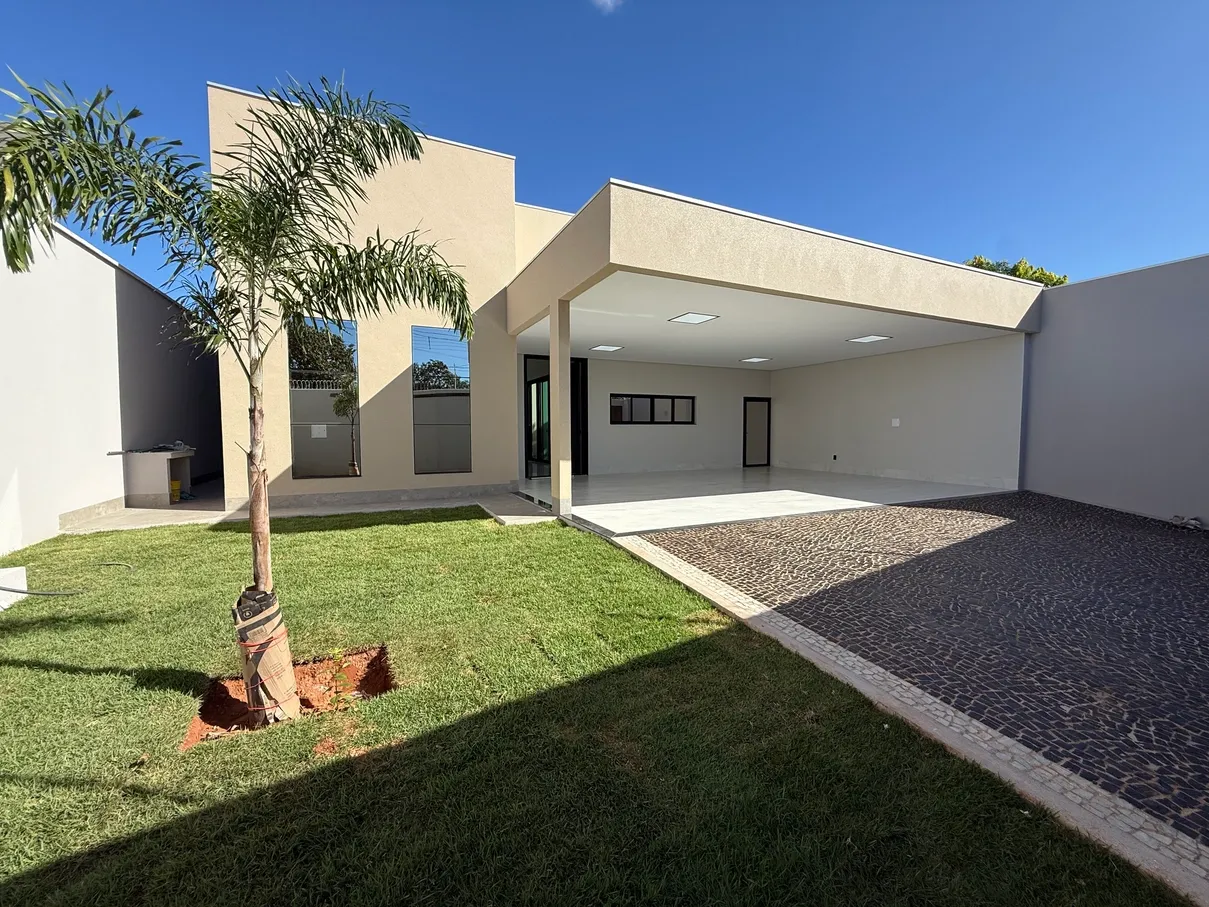 Casa com 3 Suítes Plenas na 403