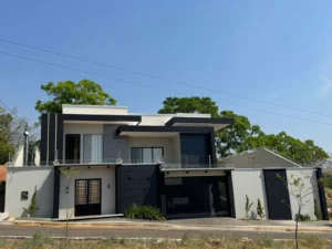 Casa com 5 Suítes em Paraíso