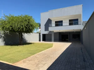 Sobrado com 4 Quartos na 206 Sul