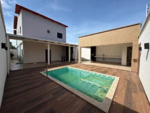Sobrado com 4 Quartos na 305 Norte