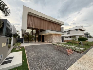 Casa Alto Padrão de 4 Suítes
