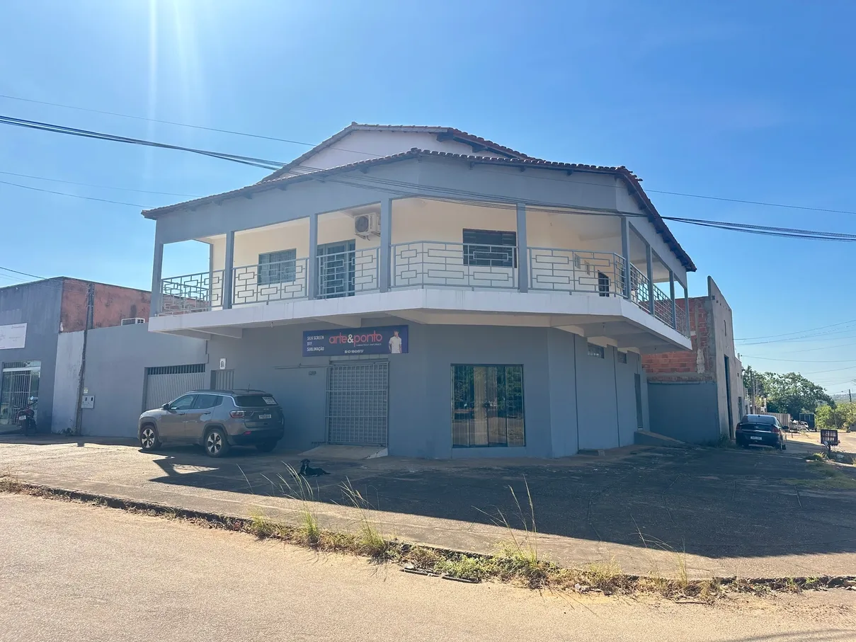 Sobrado 3 Quartos com Sala Comercial