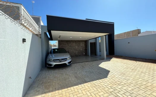 Casa com Piscina e Churrasqueira