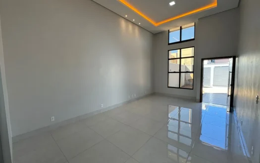 Casa com Piscina e Churrasqueira