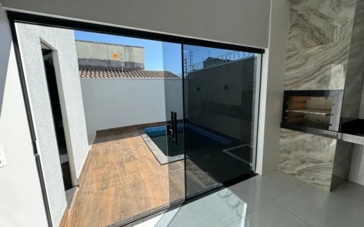 Casa com Piscina e Churrasqueira