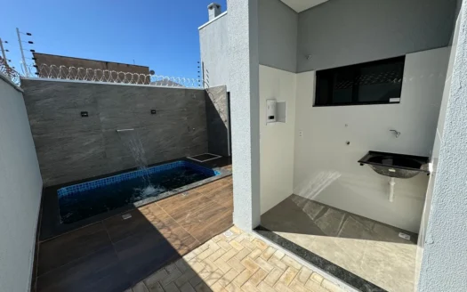 Casa com Piscina e Churrasqueira