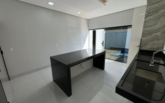 Casa com Piscina e Churrasqueira