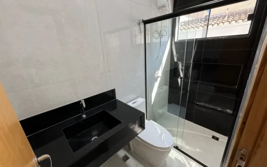 Casa com Piscina e Churrasqueira