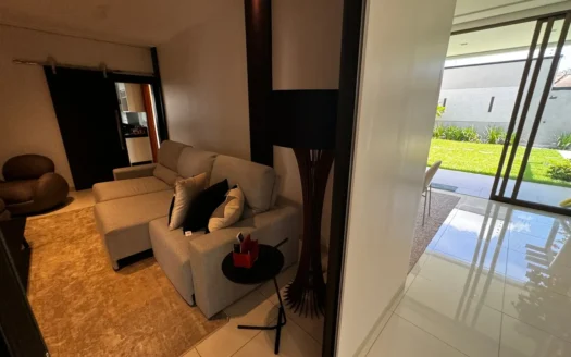 Casa de 4 Suítes e Escritório