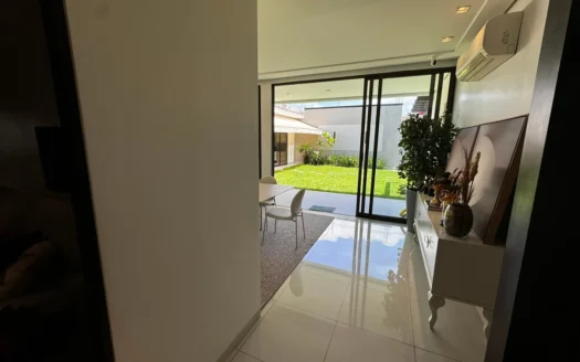Casa de 4 Suítes e Escritório