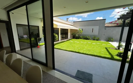 Casa de 4 Suítes e Escritório
