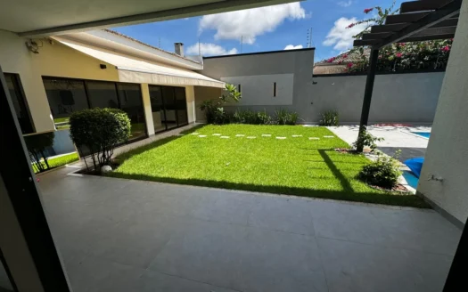 Casa de 4 Suítes e Escritório