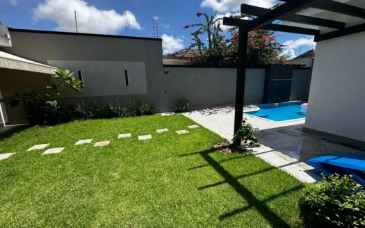 Casa de 4 Suítes e Escritório