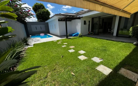 Casa de 4 Suítes e Escritório