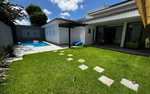 Casa de 4 Suítes e Escritório