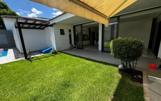 Casa de 4 Suítes e Escritório