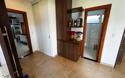 Casa de 4 Suítes e Escritório