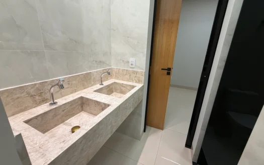 Casa com 3 Suítes na 108 Norte
