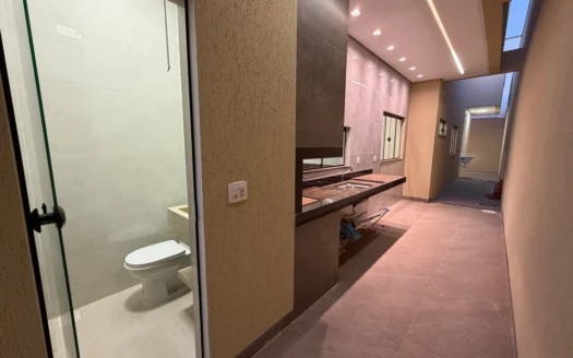 Casa com 3 Suítes na 108 Norte