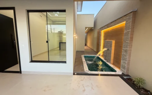 Casa com 3 Suítes na 108 Norte