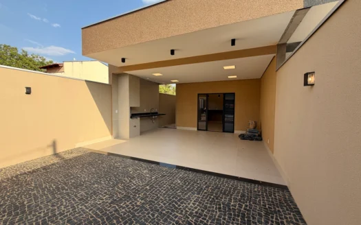 Casa com 3 Quartos na 108 Sul