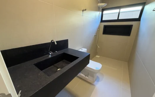 Casa com 3 Quartos na 108 Sul