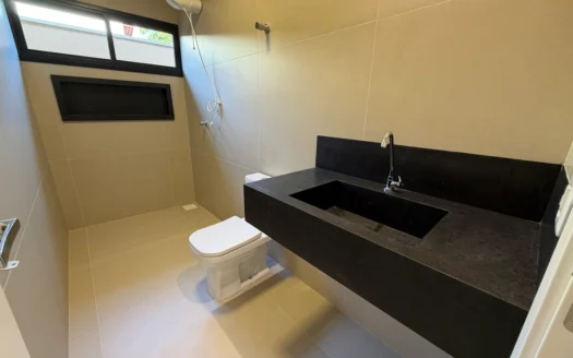 Casa com 3 Quartos na 108 Sul