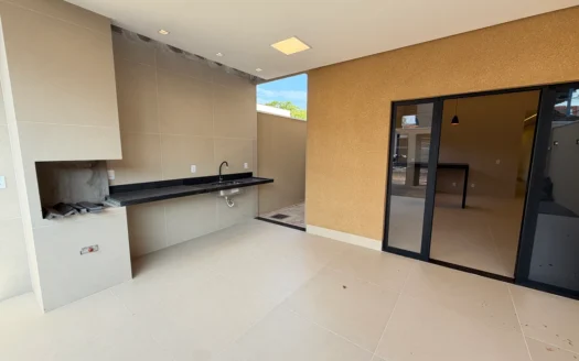Casa com 3 Quartos na 108 Sul
