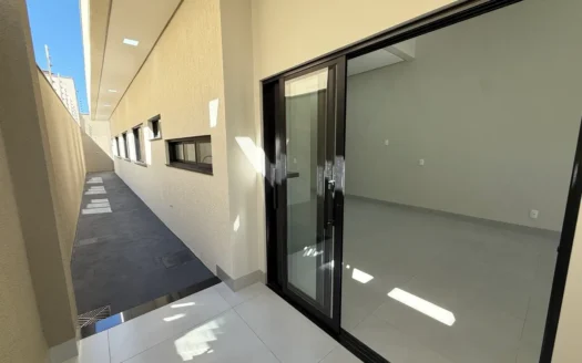 Casa Nova de 3 Quartos na 406 Norte