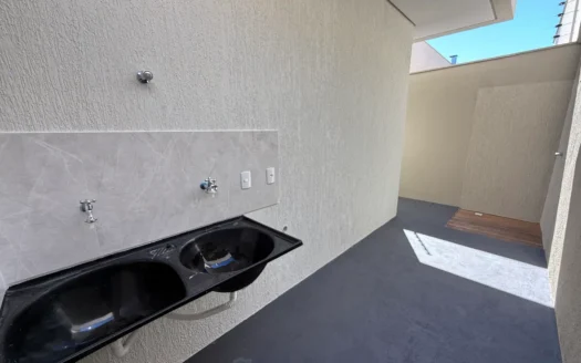 Casa Nova de 3 Quartos na 406 Norte