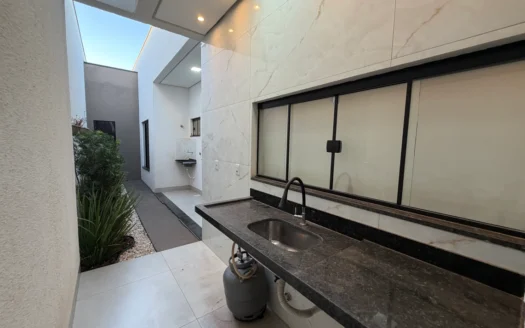 Casa com 3 Quartos na 604 Norte