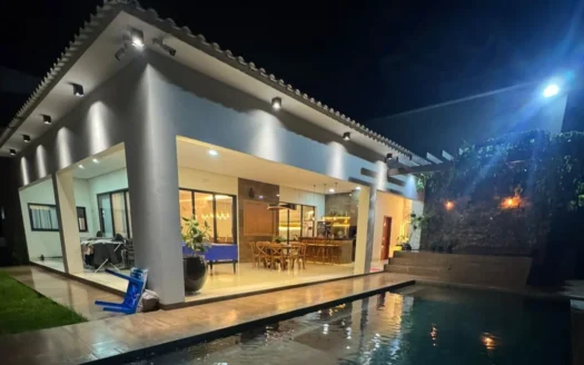 Casa com 5 Suítes em Paraíso