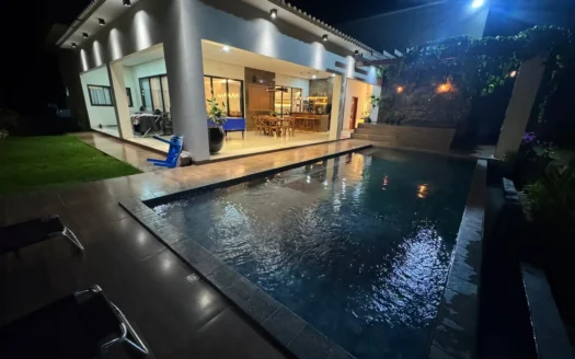 Casa com 5 Suítes em Paraíso