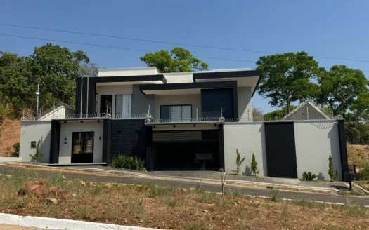Casa com 5 Suítes em Paraíso