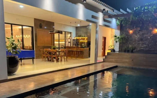 Casa com 5 Suítes em Paraíso