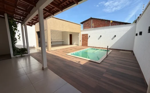 Sobrado com 4 Quartos na 305 Norte