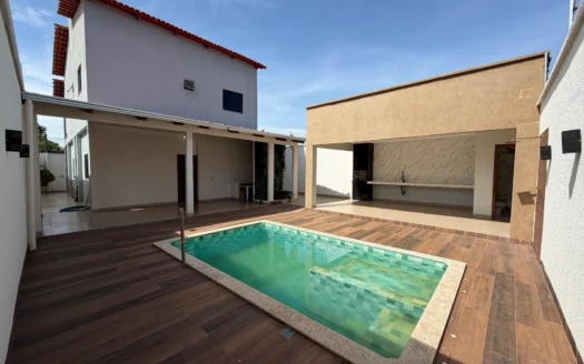 Sobrado com 4 Quartos na 305 Norte