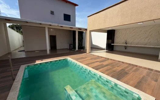 Sobrado com 4 Quartos na 305 Norte