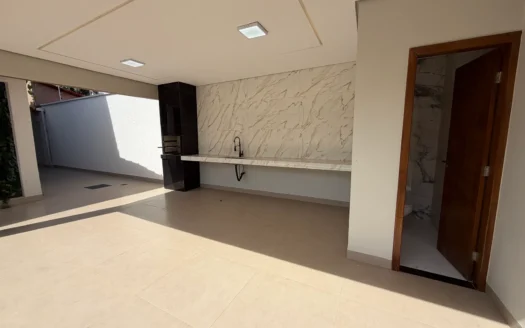 Sobrado com 4 Quartos na 305 Norte
