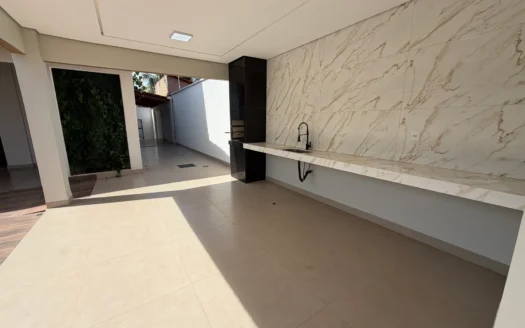 Sobrado com 4 Quartos na 305 Norte