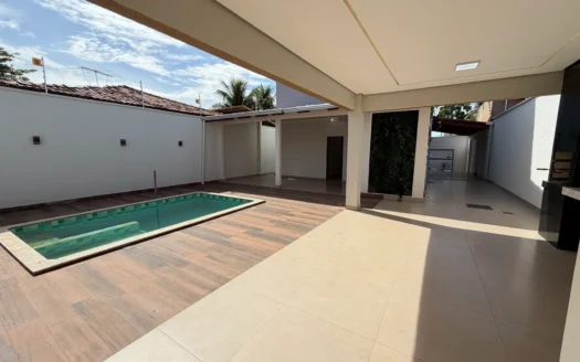 Sobrado com 4 Quartos na 305 Norte