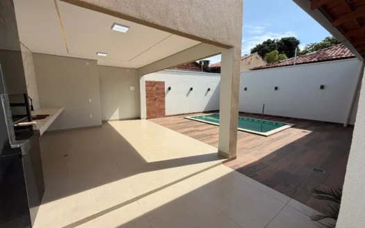 Sobrado com 4 Quartos na 305 Norte