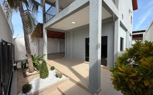 Sobrado com 4 Quartos na 305 Norte