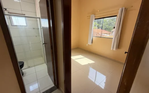 Sobrado com 4 Quartos na 305 Norte