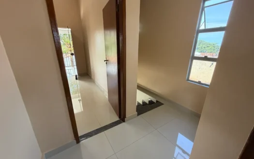 Sobrado com 4 Quartos na 305 Norte