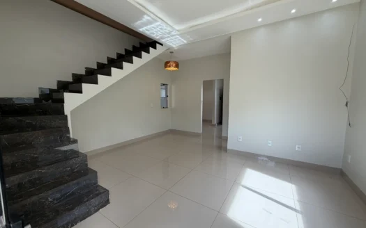 Sobrado com 4 Quartos na 305 Norte