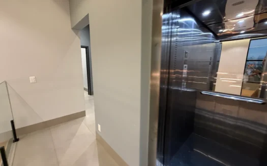 Sobrado com 5 Suítes no Alphaville
